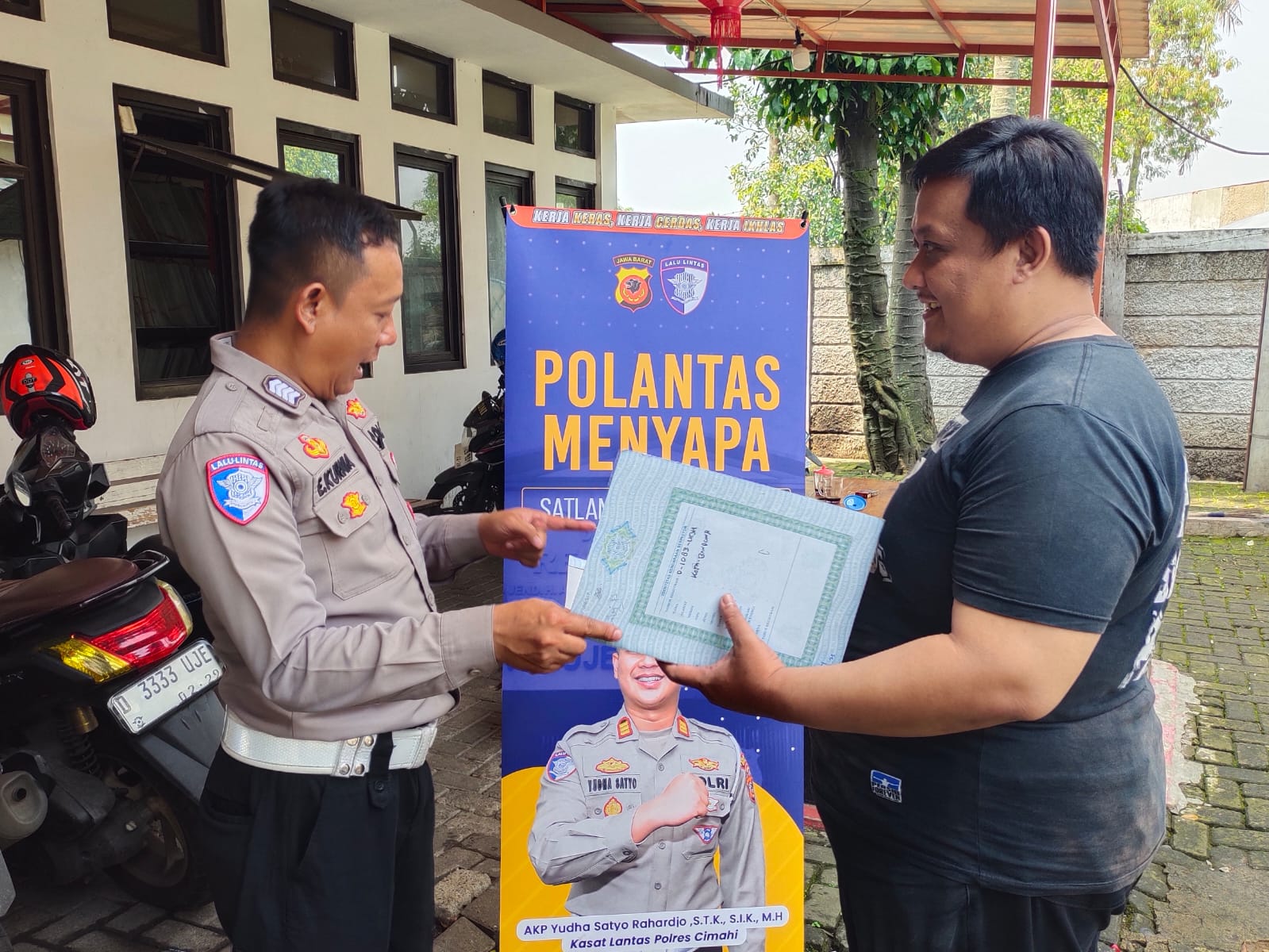 Polantas Menyapa di Samsat Cimahi, Sebuah Program Nasional Polri Presisi