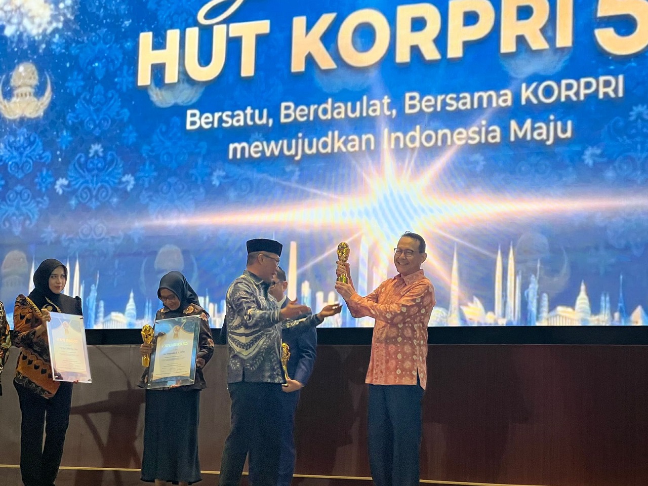Fachmi Idris Raih Life Achievement KORPRI Award 2025