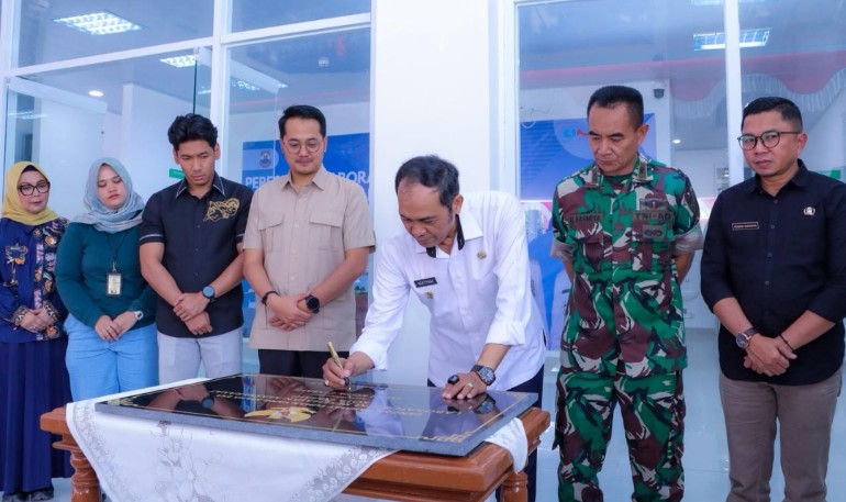 Kado Awal Tahum Walikota Cimahi Ngatiyana Resmikan LABKESMAS Cimahi