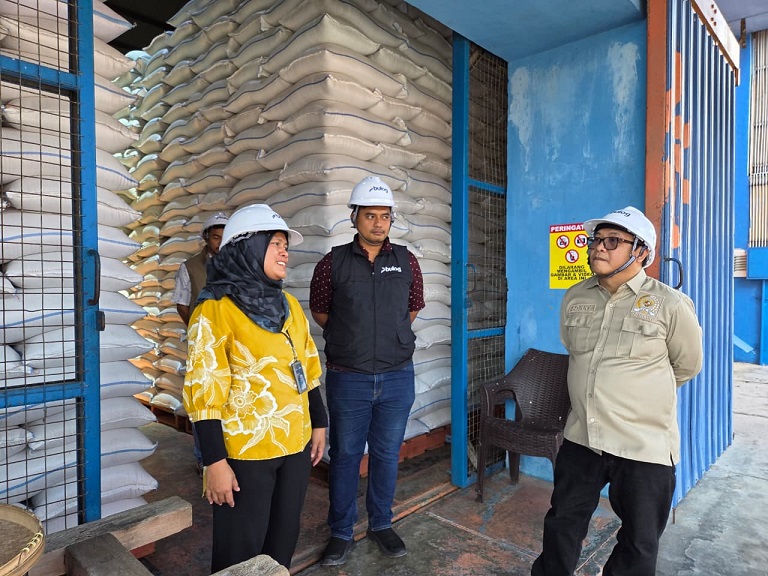 Pantau Stok Jelang Lebaran, Anggota DPR Apresiasi Surplus Beras di Gudang Bulog Banyuwangi