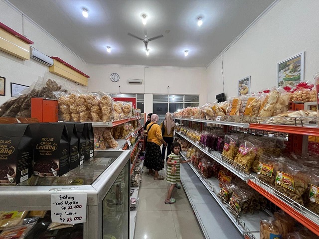 Pengunjung Toko Oleh-oleh Aneka Sari Rasa Bandar Lampung Naik Tiga Kali Lipat