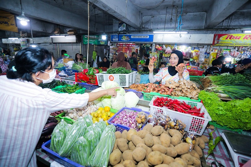Harga Plastik Melonjak 4 Kali Lipat, Farhan Sarankan Hal Ini