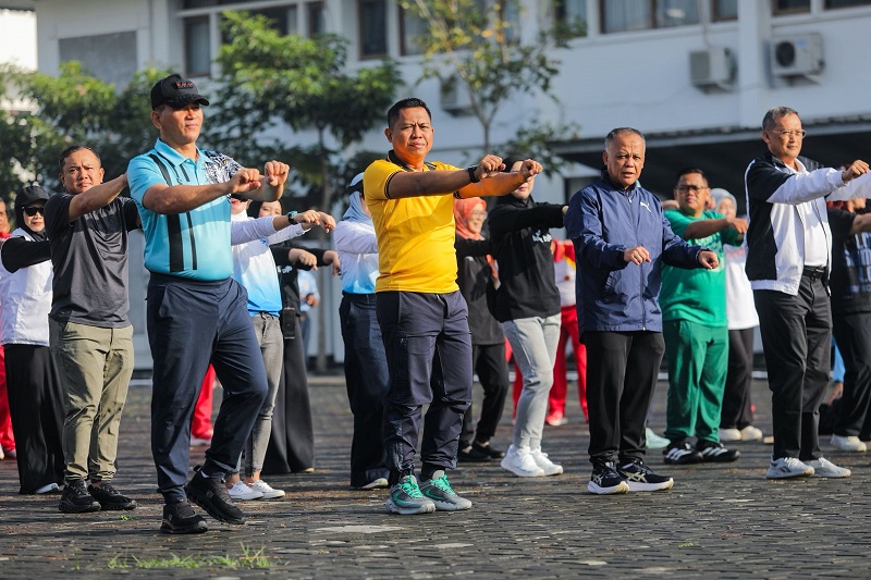 Semarak HUT ke-52 Sesko TNI, Wali Kota Ikut Senam Hingga Latihan Menembak