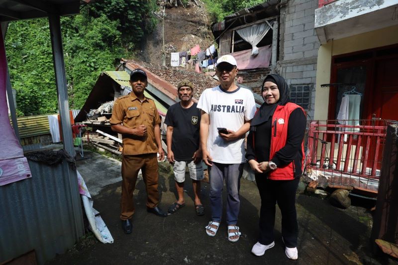 Anggota DPRD Nina Fitriana Sutadi  Gercep Tinjau Lokasi Longsor di Cidadap